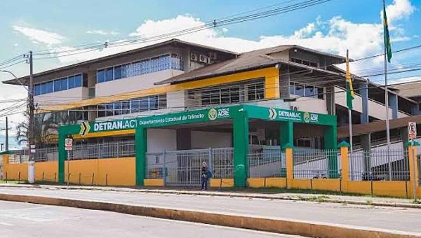 Lista de motoristas autuados por infrações suspensivas é divulgada no Diário Oficial; defesa pode ser apresentada até 28 de junho