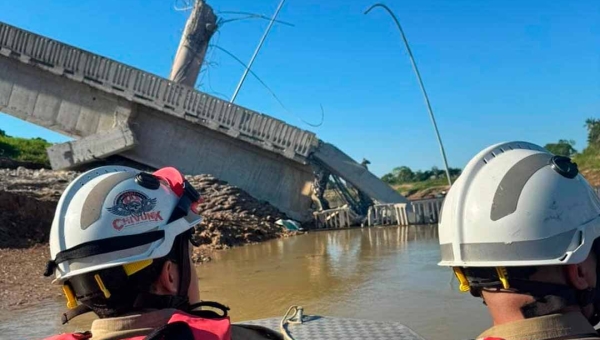 Governo monitora área após queda de ponte em Sena Madureira; bombeiros suspendem navegação no Rio Iaco
