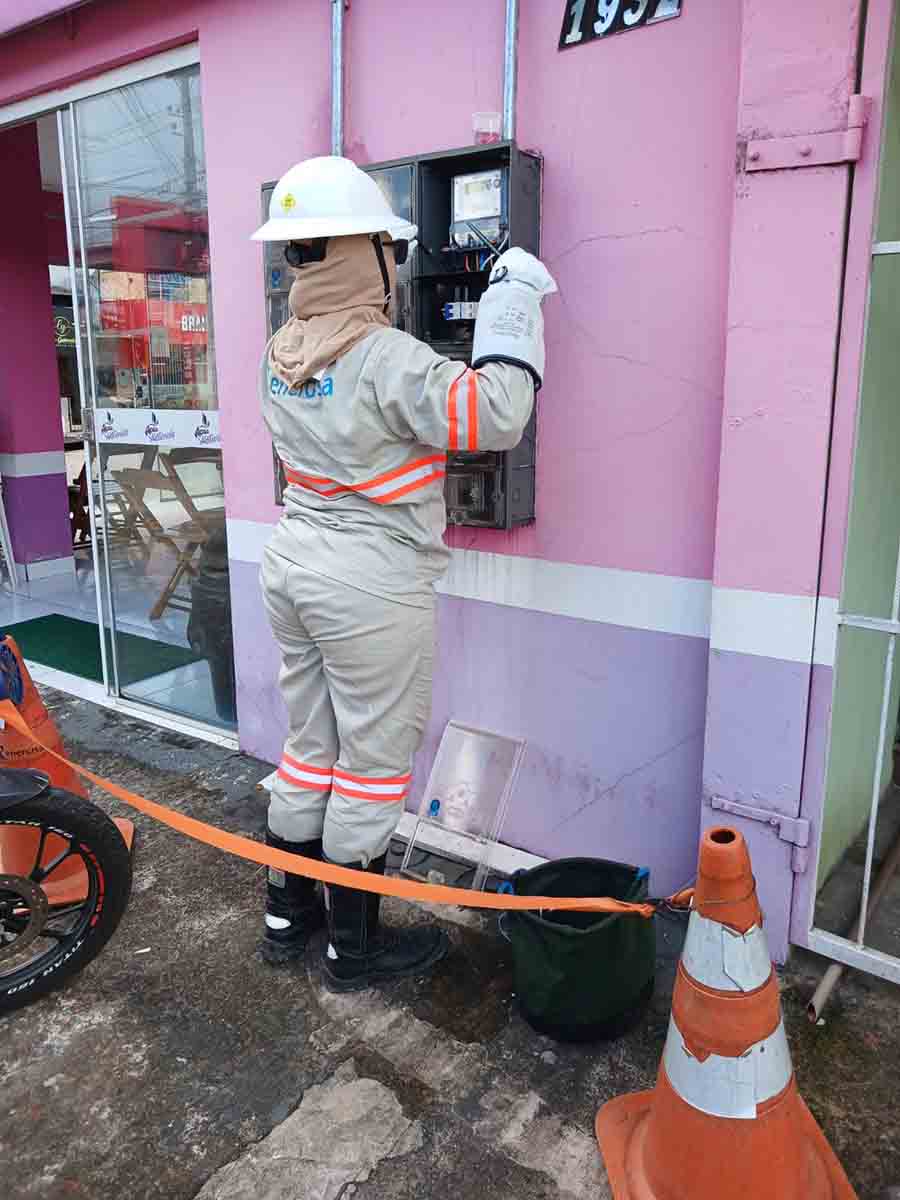 Eletricista_Celiane_da_Silva_2.JPG.jpeg