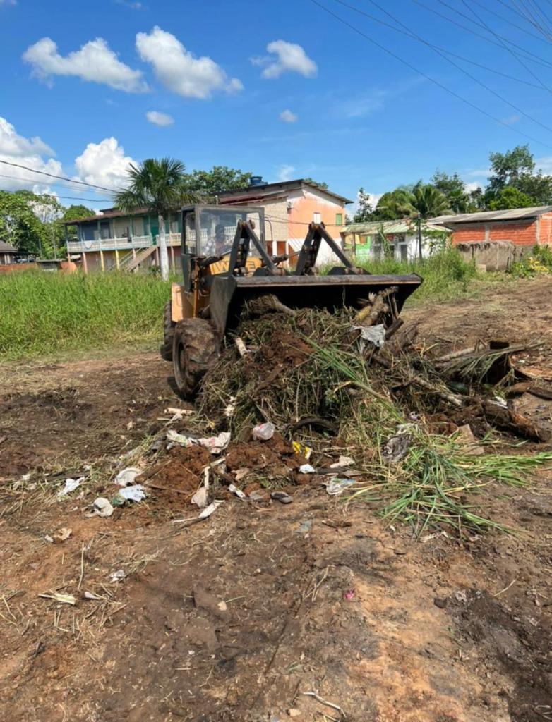 Maquinas-pesadas-sao-usadas-para-reforcar-o-trabalho-de-limpeza-em-Rio-Branco-14-2-22-5.jpeg